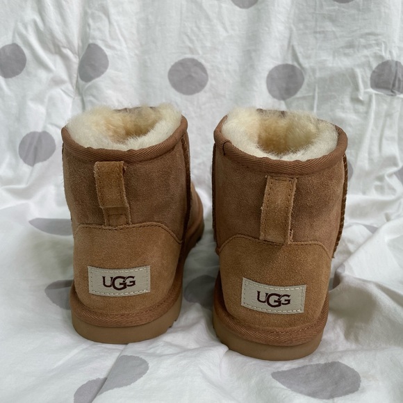 UGG Australia Classic Mini II boots chestnut child size 5 fits woman’s size 7 - Picture 3 of 12